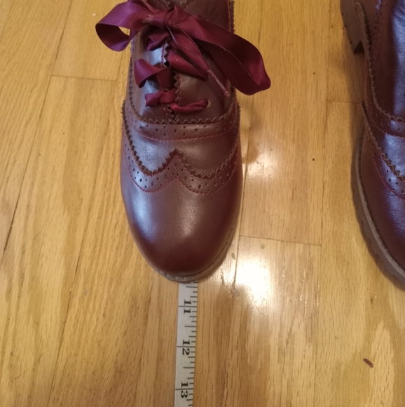 Burgundy Women's Oxford Shoes- Size 8 - Picture 5 of 5